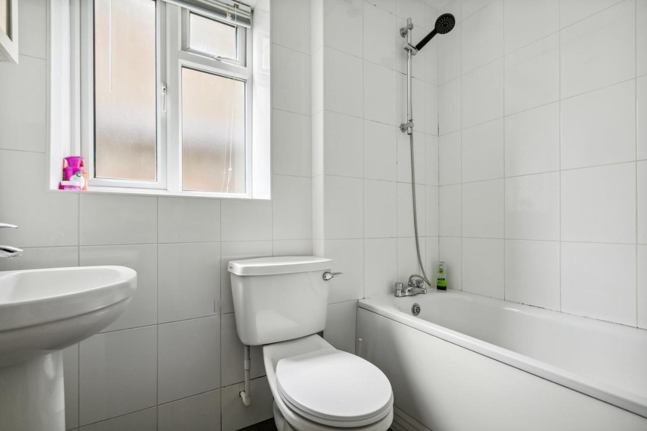 Cozy Wimbledon Apartment Лондон Екстер'єр фото