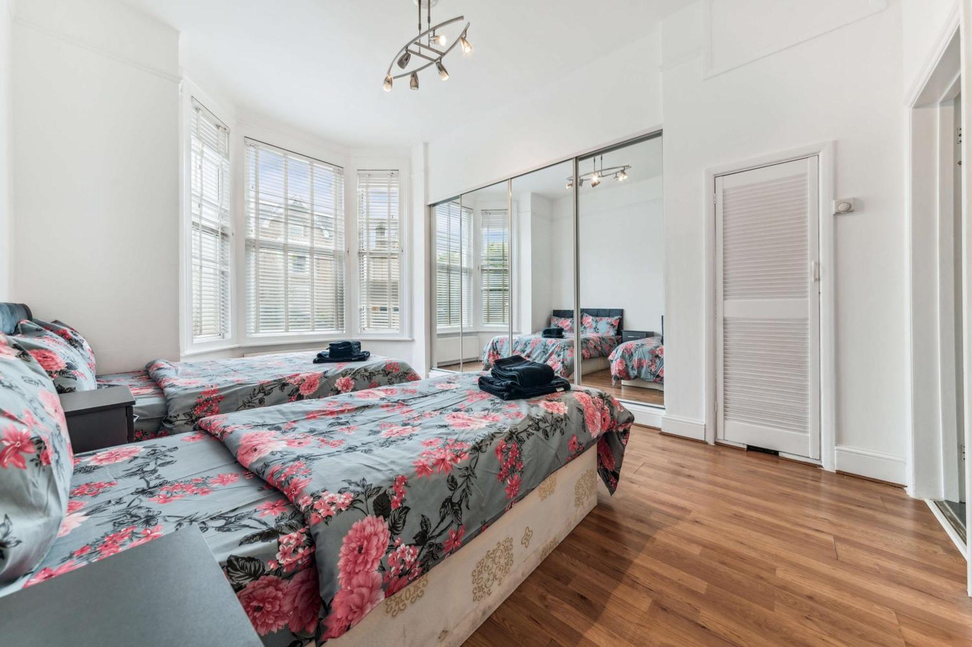 Cozy Wimbledon Apartment Лондон Екстер'єр фото